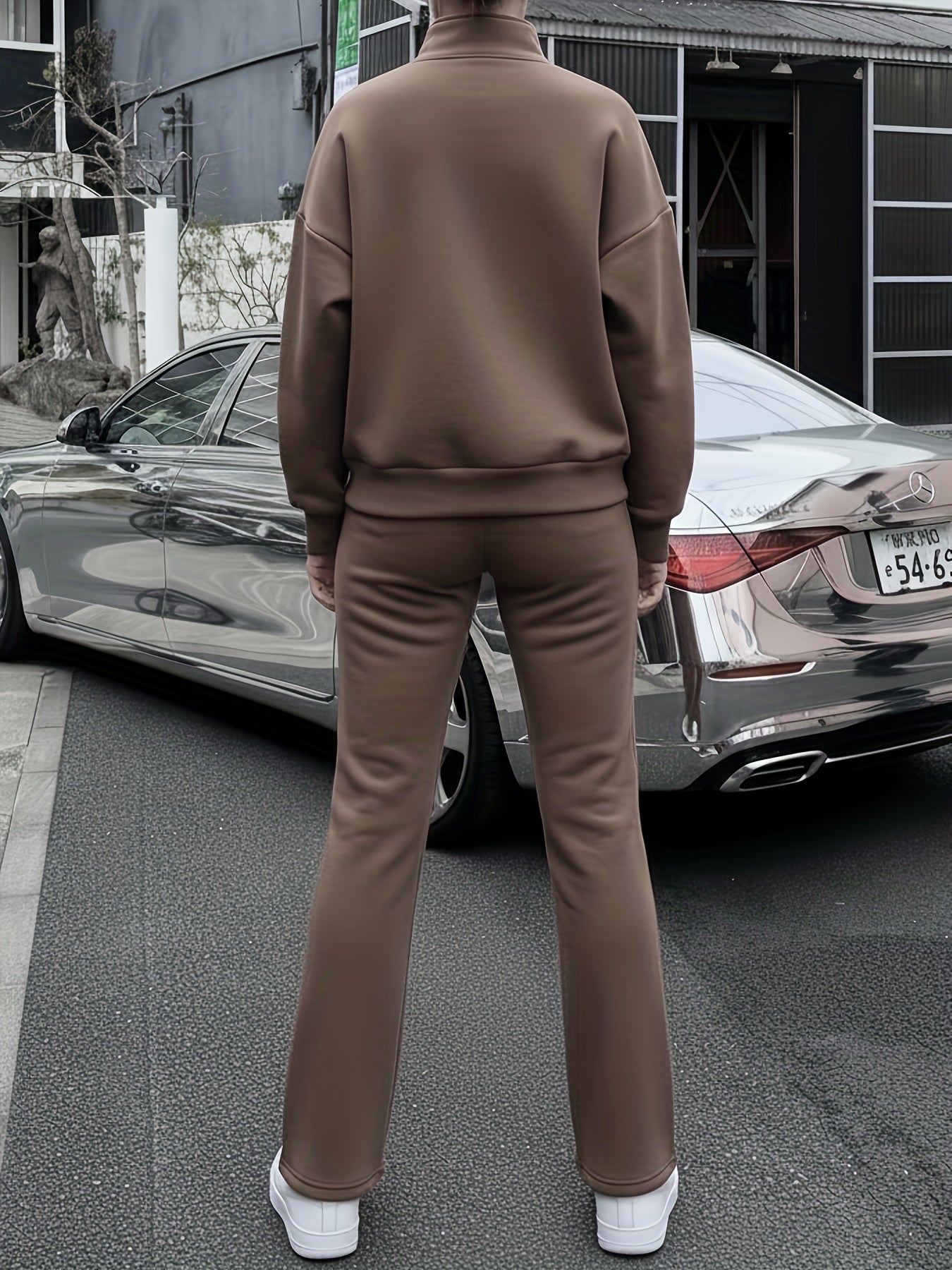 Casual Sweatshirt and Jogger Set for Women – Comfortable Fall/Winter Outfit